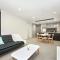 A Comfy Albert Park Apt Next to Grand Prix Circuit