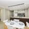 A Comfy Albert Park Apt Next to Grand Prix Circuit