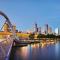 A Large 2BR Apt Near Crown Sleeps 8 FREE Parking - Melbourne
