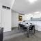 A Comfy 2BR Apt Right Next to Darling Harbour