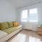 Beautiful Apartment with a Spacious Balcony in Wrocław by Noclegi Renters - Wrocław