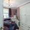 Abbey Lodge, Llandudno - Period Townhouse, 5 bedrooms & bathrooms, with Hot Tub & Private Parking