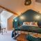 Abbey Lodge, Llandudno - Period Townhouse, 5 bedrooms & bathrooms, with Hot Tub & Private Parking