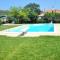 Villa fuer 6 Personen mit Schwimmbad