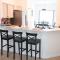 Home away from home close to parks - Pet Friendly - Давенпорт