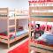 Home away from home close to parks - Pet Friendly - Давенпорт