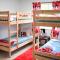 Home away from home close to parks - Pet Friendly - Давенпорт