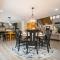 Rockwell: New w/ Dock Slip, Hot Tub, Lake Access, Dog Friendly - Oakland