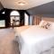 WhiSki Cabin *12-acres with mountain views!* - Chester
