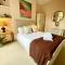 Luxury King-bed Ensuite With Quiet Private Patio