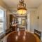 3BR Charming Modern Victorian Home Downtown