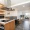 Elegant 2BR Escape in Manhattan with WiFi & Parking - Manhattan