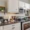 Mins from Downtown & Dining, Dauphin Darling 2