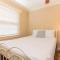 Large BnB - The White House & Cottage