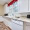 Cozy Midtown Nook- 5mins to Lake Bottom Park, 10mins to Downtown!