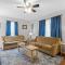 The Ridgeland Trendy Tudor-15 mins to Downtown