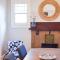 Modern & Centrally Located Stay at Calypso Dreams