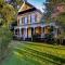 Bumblebee Mansion w Tiny Home Historic Modern