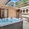 Midcentury Modern - Pool & Hot tub - Retro Retreat - Mobile