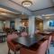 Holiday Inn Express & Suites Cleveland, an IHG Hotel - Cleveland