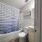 Central Private 1BR Apt. w/Free Prkg + Fast Wi-Fi Central Private 1BR Apt. w/Free Prkg + Fast Wi-Fi