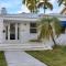 Poolside Paradise 4BR w POOL and Mini Playground - Hollywood