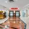 Riverview 2B2B apt in CBD w/parking, pool, gym