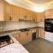 Luxury Oasis 1 - Private En-suite 1 Bedroom in a Shared Apartment in Abuja with Pool, Games, Balcony, and Garden