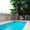 Luxury Oasis 1 - Private En-suite 1 Bedroom in a Shared Apartment in Abuja with Pool, Games, Balcony, and Garden - Abudža