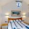 Salty Dog at The Bay Filey, sleeps 4, 2 dogs welcome for free too - Filey