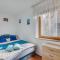 Farmhouse Blackberry Pool & Wellness- Happy Rentals