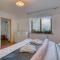 Farmhouse Blackberry Pool & Wellness- Happy Rentals