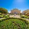 Cozy Home with Private Garden - Happy Rentals