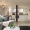 Beautiful 2 Bed With Balcony