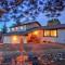 4BR Near USAFA Entertain w Lg Backyard & Hot Tub - Colorado Springs