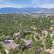 4BR Near USAFA Entertain w Lg Backyard & Hot Tub - Colorado Springs
