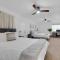 HUGE Golf course Family home-FREE Heated Pool-Theater-Gym