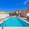 Ferienhaus mit Privatpool für 16 Personen ca 200 qm in Galižana, Istrien Istrische Riviera - Galižana