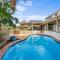 Serene Lakefront Villa with Private Pool - Mount Ommaney