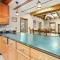 Charming 2BR Mountain Getaway Near Hiking Trails