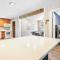 Stunning 4 BR Home Mountain Views Tranquil Setting - 布雷肯里奇