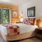 3BDR Creekside Cabin Near Trails and Main Street