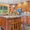 3BR Mountain Retreat with Hot Tub