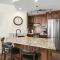 Cozy 1BDR Condo Heart of Town Walk Everywhere