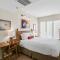 Cozy 1BDR Condo Heart of Town Walk Everywhere