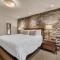 Rustic 2BR Steps from Main St