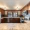 4BD Lakeside Retreat with Views