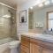 Bright 3BD Kings Beach Townhome - كينغس بيتش