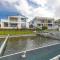 3BR Serene Waterfront Retreat with pool & dock - Gold Coast