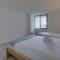Apartment Near to Metro Station at Crystal city